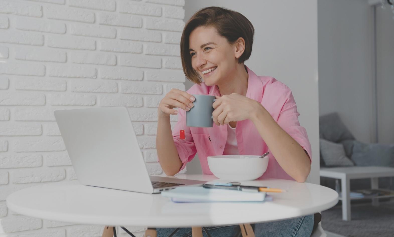 Équipe travaillant sur des projets entrepreneuriaux