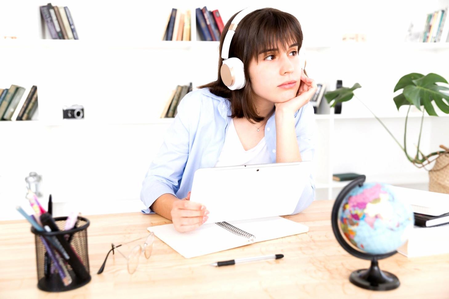 Espace de travail moderne dédié à l'entrepreneuriat digital
